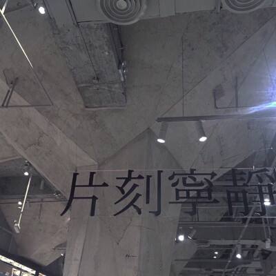 监拍锦州北站火车站广场两名旅客遭雷击：已紧急送医 无生命危险